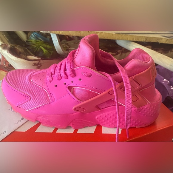 Nike hurricane run, hot pink , size 6.5 women/ 5Y. make me offer… - Picture 4 of 7